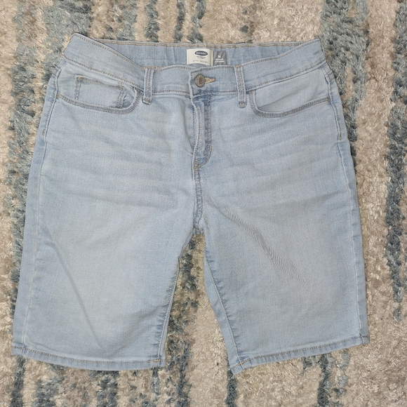Old Navy Stretch Bermuda Shorts Set of 2 || GUC - Picture 14 of 16